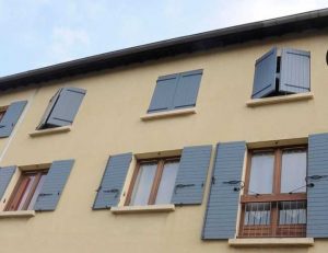 volets battants bleu